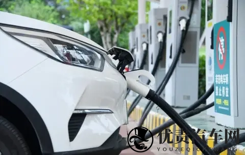 10月新能源汽车销量首超燃油车！这些变化你一定要知道-2