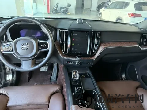 19万拿下北欧豪华SUV！2022款沃尔沃XC60，家用好选择-3