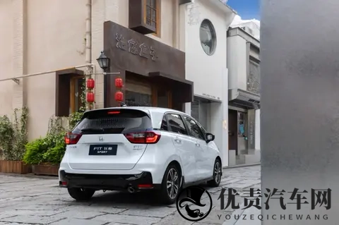 飞度不飞却稳走,小型车市场里的常青树如何炼成?-1