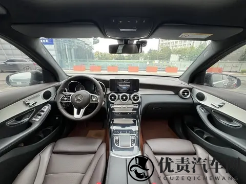 19万拿下昆明一手黑武士,20款奔驰GLC260L,家用代步好选择-3