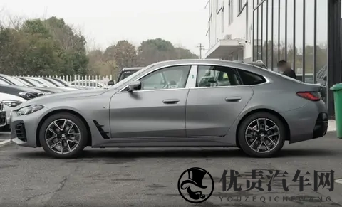 运动感出众,24款宝马4系配置分析,在售车型如何选?-2