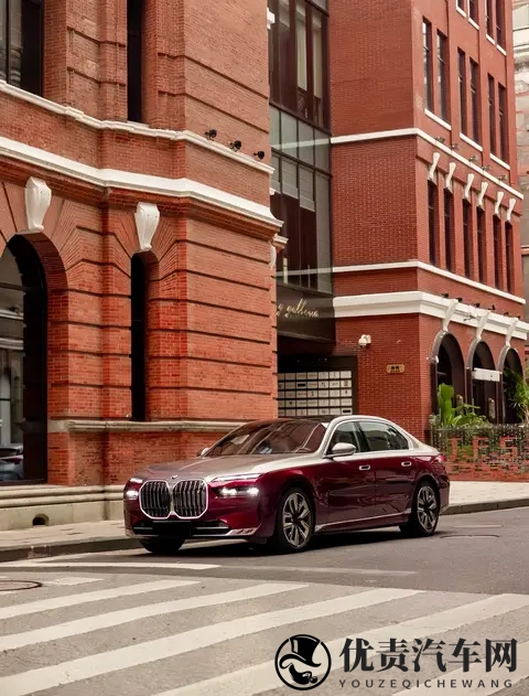 919万起的宝马7系!取消手势控制反得好评?豪华车思路变了?-1