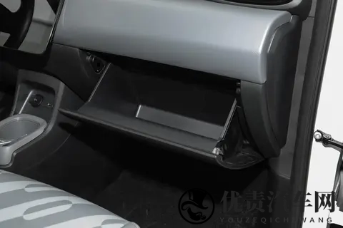 零跑T03：不只是代步工具，更是城市生活的贴心伙伴-3