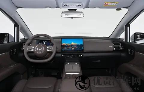 这车要火，定位紧凑型MPV，轴距超29米，关键起步价不到8万！-2