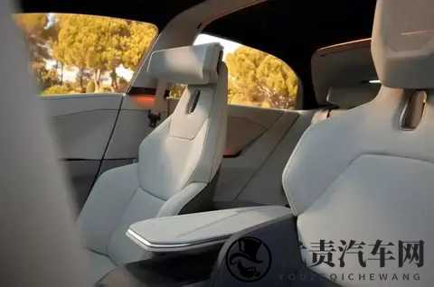 第13代丰田卡罗拉的“渣男”气质，真让女生上头-1