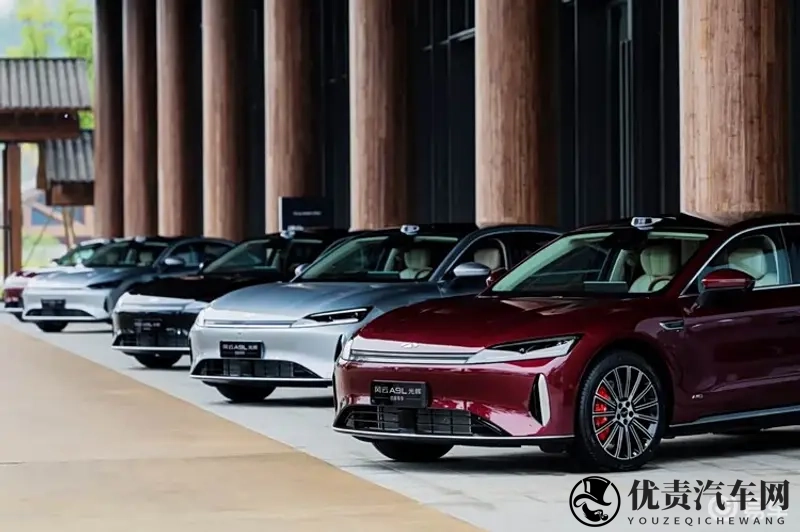 智驾豪华双进化，风云A9L光辉（四驱）各版本怎么选？-1