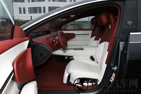 华为加持，轴距3020mm，续航705km，带你看阿维塔12-1