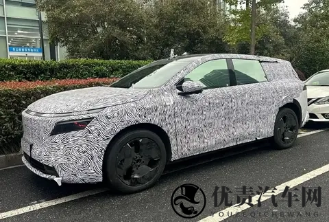 日产N8谍照曝光！内配备大尺寸双联屏，还是纯电SUV？-3