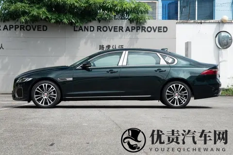 捷豹 XFL 2025 款双车横评:谁才是豪华轿车的 “价值真王者”-2