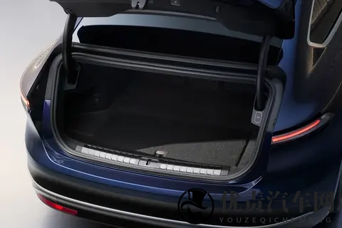 768万起，配3颗激光雷达+空悬+CPO，蔚来ET9实力如何？-1