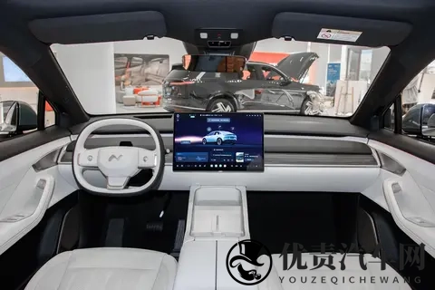 卷疯了！25 万级全能纯电 SUV，乐道 L60 空间 _ 保值率双碾压-1