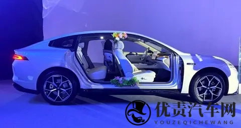 长安启源A06正式上市！1099万起，标配800V高压平台-1