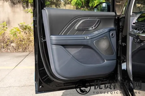 26款岚图梦想家:安全、智能、豪华全面突破,值得试驾体验-2