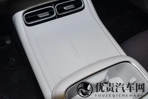 长安启源A06掀桌子了 车长4885mm配双叉臂悬挂 1199万起步即高配?-3