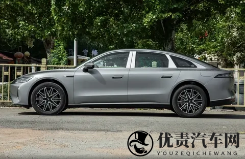 奇瑞风云A9L猎鹰700版_四座版将于11月15日上市-3