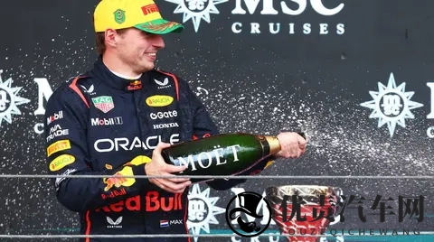 从维修区到领奖台！全球媒体齐声赞叹：“维斯塔潘，天才怪物！”-3