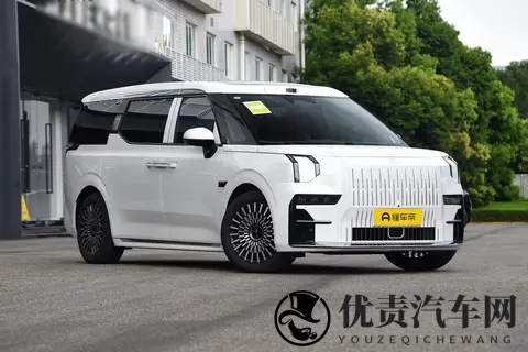 50万买台MPV，竟然比埃尔法还要豪华？试驾极氪009-3