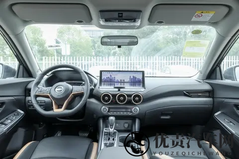 轩逸直接卷哭家轿！起售低至6万出头+终身质保，大空间太舒服-3