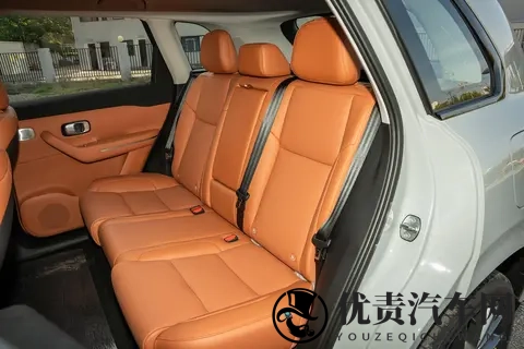 零跑C10:13万级中型SUV,累计交付破10万台,实力如何?-2