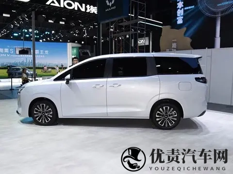 五菱星光730正式上市：以710万起售价冲击大7座MPV市场-2