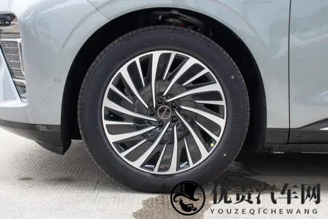 邂逅均衡之选：2025款星纪元ET增程四驱版深度体验-1