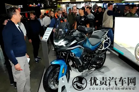 春风800MT ES只升级电子减震，凭啥成摩友热议焦点？-3