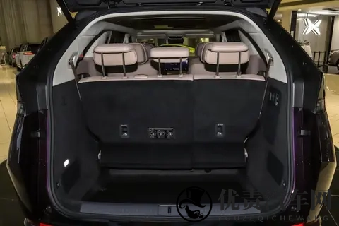 纯电续航452km,综合续航1602km,搭60L大油箱,小鹏X9增程版预售-3