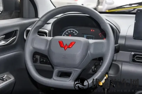 整成了“帅小伙”的模样，五菱神车还有人爱吗？或许价格仍是秘籍-1