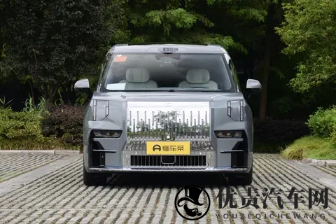 家用MPV推荐极氪009：全家都夸的空间大平层，还有红绿灯计时-3