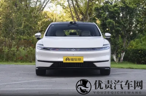 体验长安启源A06,运动型混动轿跑,空间大配置高,家用真香!-1