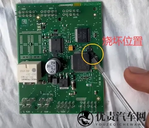 奔驰GLK玻璃升降及座椅调节同时不工作，左前门开关全部失灵！-2