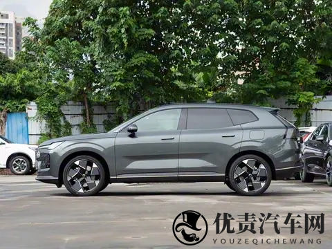 沃尔沃插混中大型SUV,限时2699万起,外观豪华厚重,续航很出色-1