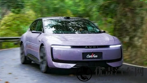 雨天刷圈，奥迪赢了保时捷，还卖得便宜-3