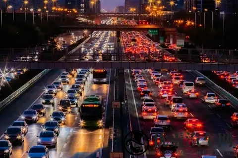 车轮上的城乡二元：破解北京车牌困局需向郊区倾斜-2