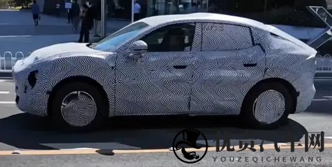 能否复制轿车的成功？小鹏MONA SUV谍照曝光，紧凑型轿跑SUV-2