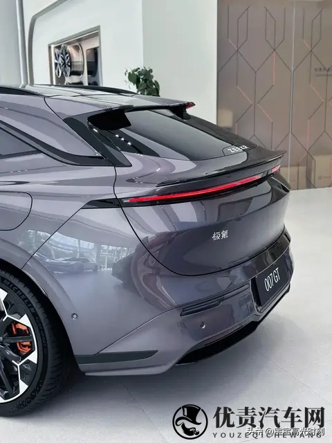 极氪007GT的紫色车漆如何打动女人，让男人看了都说好？-1