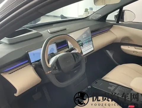 街头惊现银色领克Z20，是官方新动作还是车主创意改装？-2