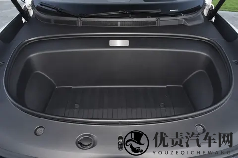 全新MG4半固态安芯版重磅亮相2025广州国际车展-1