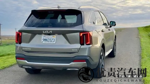 这款三排座混合动力SUV让油老虎们相形见绌-1