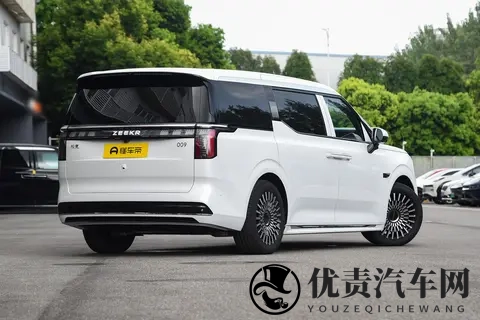 选 MPV 别瞎买！极氪 009 七座版靠这几点，成 40 万级闭眼入款-1