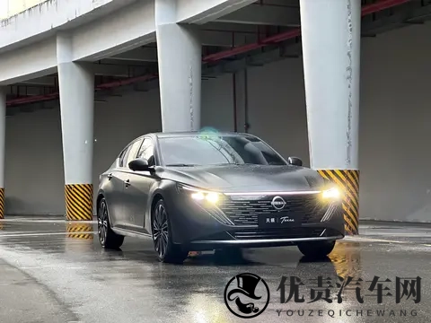 外观更年轻运动！新款日产天籁实拍，搭20T动力，鸿蒙座舱是亮点-3