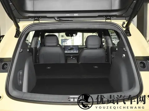 零跑造了台“红米YU7”，1058万起，造型拉风，不给油车留活路？-1