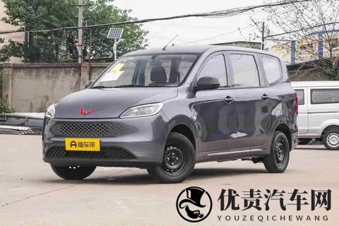 五菱宏光又推燃油车,市场都说它落后,可老百姓却抢着买-2