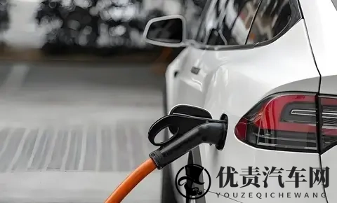 电车鄙视链真相:30万年薪的人买油车,300万年薪的人开电车-1