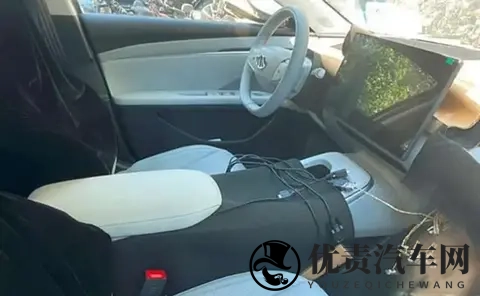 计划于2026年正式登陆中外市场！小鹏 MONA SUV的谍照曝光-1