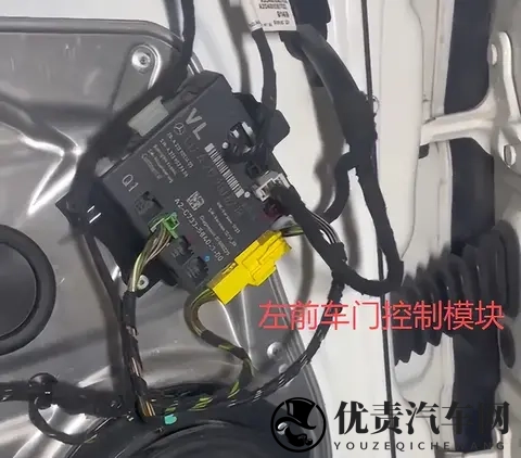 奔驰GLK玻璃升降及座椅调节同时不工作，左前门开关全部失灵！-1