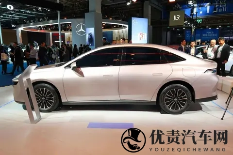 第一款合资插混轿车来袭！续航2000km，预售1069万，又要成爆款-2