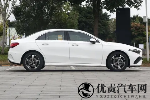 2025款奔驰A级：车型配置对比与选买建议-3
