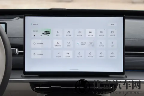 37秒破百+无框车门！这台国产轿跑自己就是一道流动的风景-3