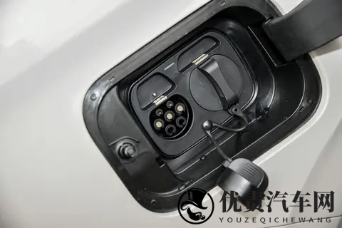 12万级插混SUV,动力扎实,配置丰富,适合家用,看蓝电E5 PLUS-3